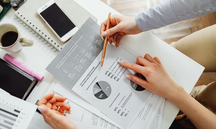 El marketing digital requiere experiencia real y equipos certificados, no solo creatividad