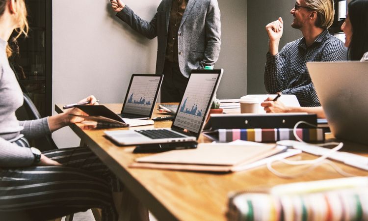 5 razones para contratar una agencia experta en marketing digital (y no improvisar)